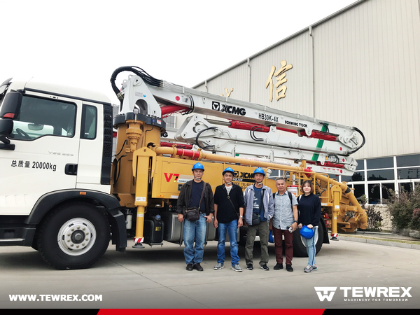 Malaysia Client Visited TEWREX Office & XCMG Factory