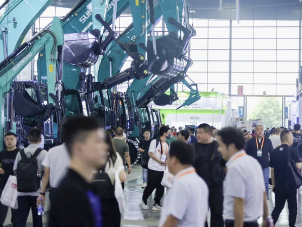 Three Excavators Of SUNWARD Intelligent Appeared In Changsha Exhibition