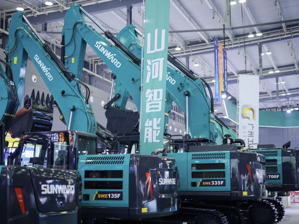 Three Excavators Of SUNWARD Intelligent Appeared In Changsha Exhibition