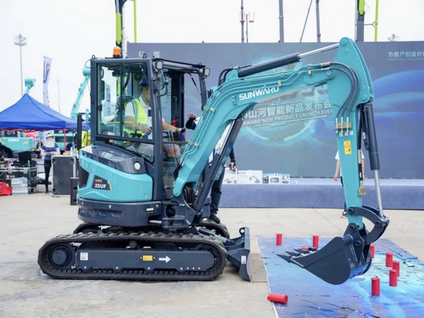 Three Excavators Of SUNWARD Intelligent Appeared In Changsha Exhibition