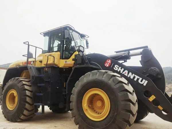 SHANTUI Loaders Assist Wind Power Construction Along The Yarlung Zangbo River