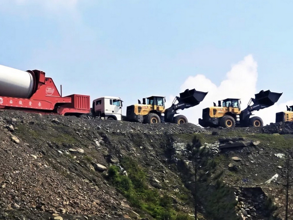 SHANTUI Loaders Assist Wind Power Construction Along The Yarlung Zangbo River
