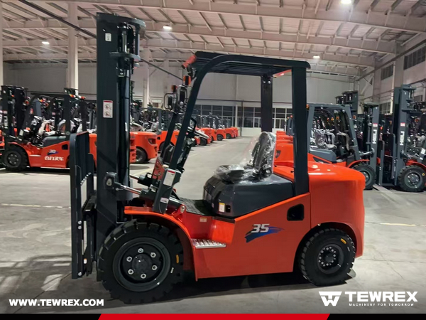 Russia - 1 Unit EVANGEL CPCD35-Q25K2 Forklift