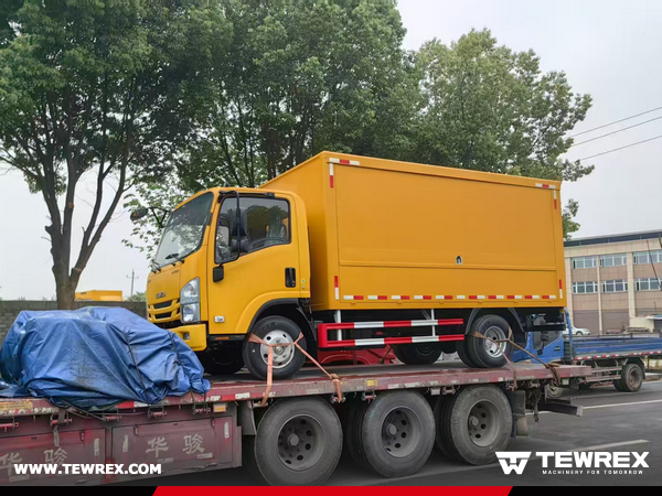 Mexico - 1 Unit ISUZU CLW5040XJXADR Maintenance Vehicle 