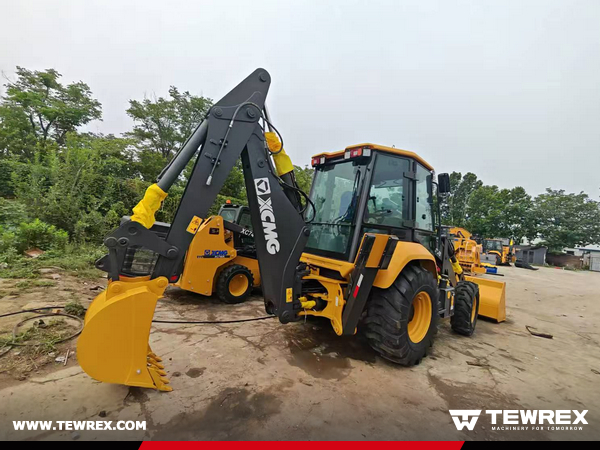 El Salvador - 1 unit XCMG XC8-C2570 Backhoe Loader and 1 unit XCMG XC740K Skid steer loader