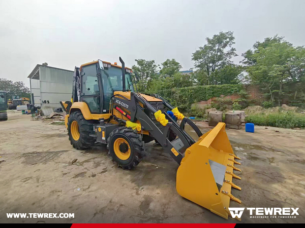 El Salvador - 1 unit XCMG XC8-C2570 Backhoe Loader and 1 unit XCMG XC740K Skid steer loader