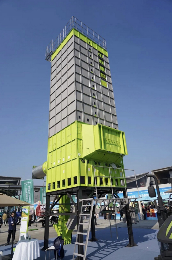 ZOOMLION's Intelligent Agricultural Machinery Debuts at 2025 National Grain, Oil and Soybean Industry Expo