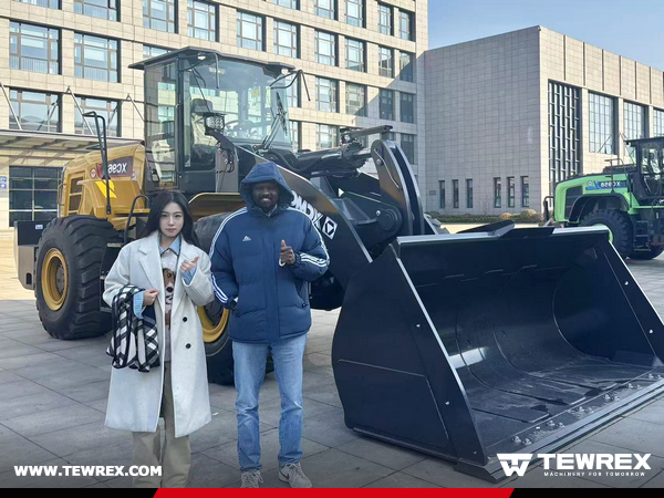 Chad Client Visited XCMG Factory