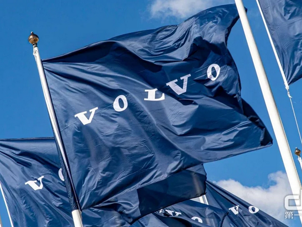 VOLVO Construction Equipment Reshapes Strategy with Rokbak Closure and Portfolio Optimization