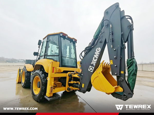 Moldova - 1 Unit XCMG XC8-S3570 Backhoe Loader & 1 XCMG XC7-SR10 Skid Steer Loader