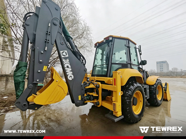 Moldova - 1 Unit XCMG XC8-S3570 Backhoe Loader & 1 XCMG XC7-SR10 Skid Steer Loader