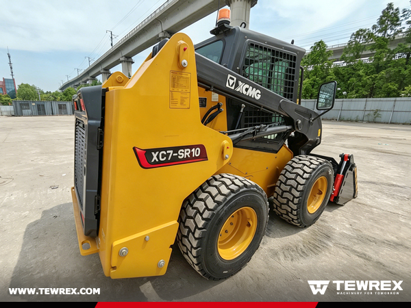 Moldova - 1 Unit XCMG XC8-S3570 Backhoe Loader & 1 XCMG XC7-SR10 Skid Steer Loader