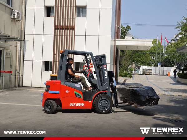 Ecuador Clients Visited HELI Factory