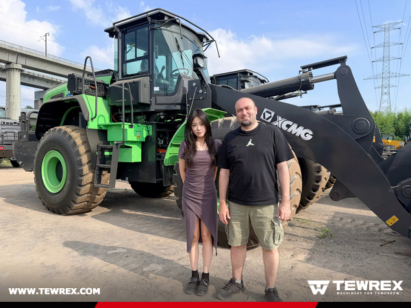 Tunisia Client Visited XCMG Factory