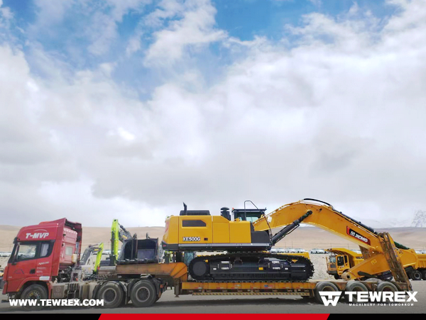 Tajikistan - 2 Units XCMG XE500G Excavator & 1 XCMG XS225H Road Roller