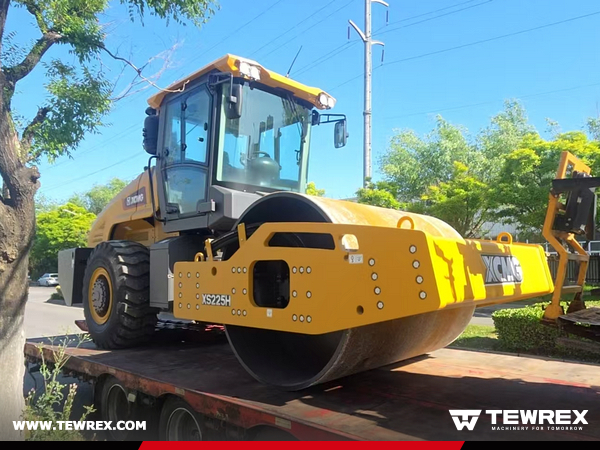 Tajikistan - 2 Units XCMG XE500G Excavator & 1 XCMG XS225H Road Roller
