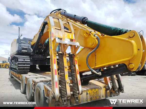 Tajikistan - 2 Units XCMG XE500G Excavator & 1 XCMG XS225H Road Roller