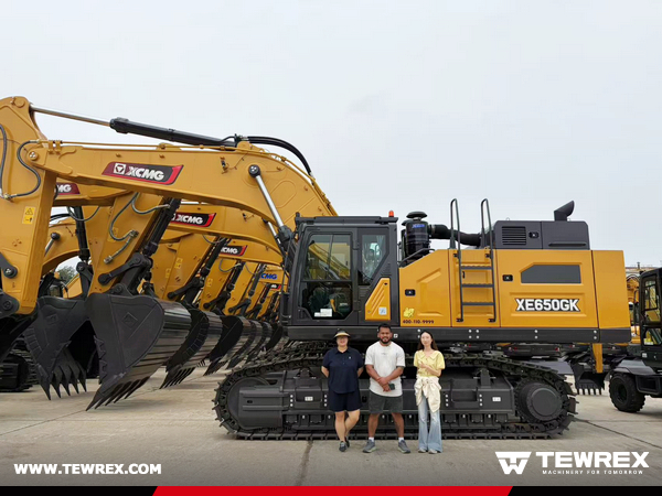 Samoa Clients Visited XCMG Factory