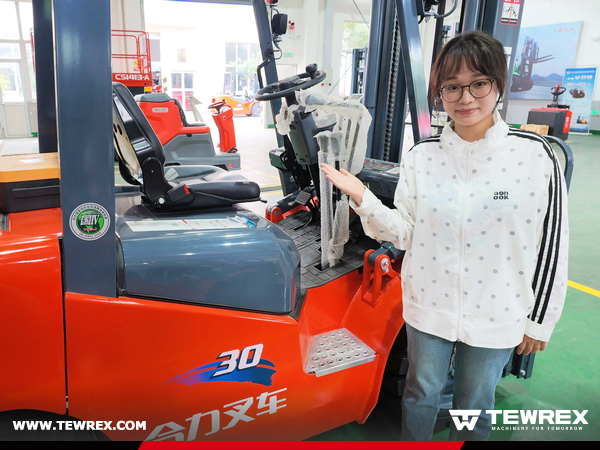 TEWREX Team Takes on Factory Vlog Challenge Ahead of Newcomer Competition