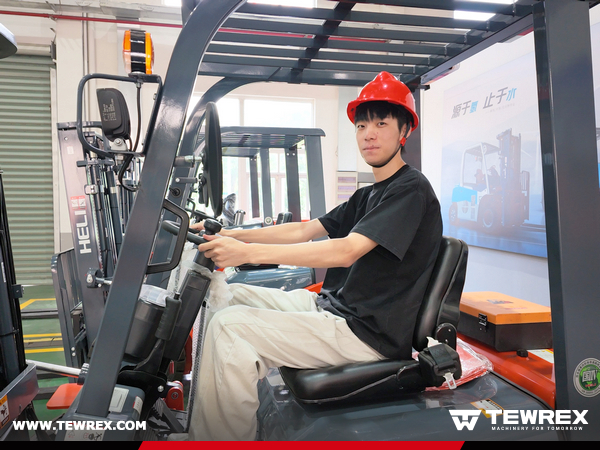 TEWREX Team Takes on Factory Vlog Challenge Ahead of Newcomer Competition
