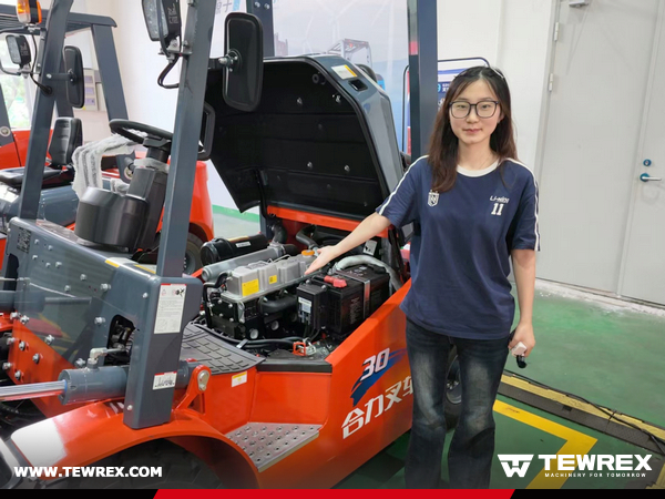 TEWREX Team Takes on Factory Vlog Challenge Ahead of Newcomer Competition